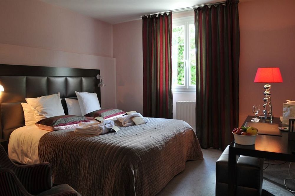 Logis Hotel Le Relais de Comodoliac Saint-Junien Exterior foto